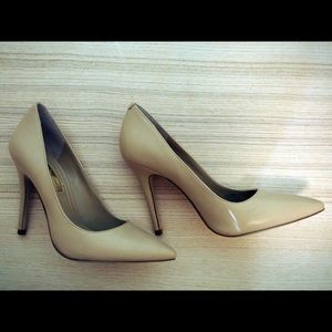BCBG Beige/cream High Heels 4”